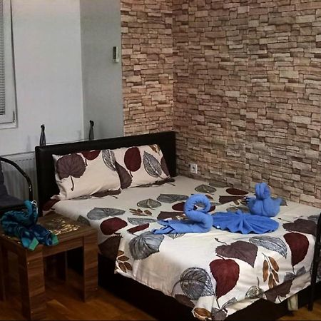 Wonderful Studio Apartment In Skopje Center Екстериор снимка